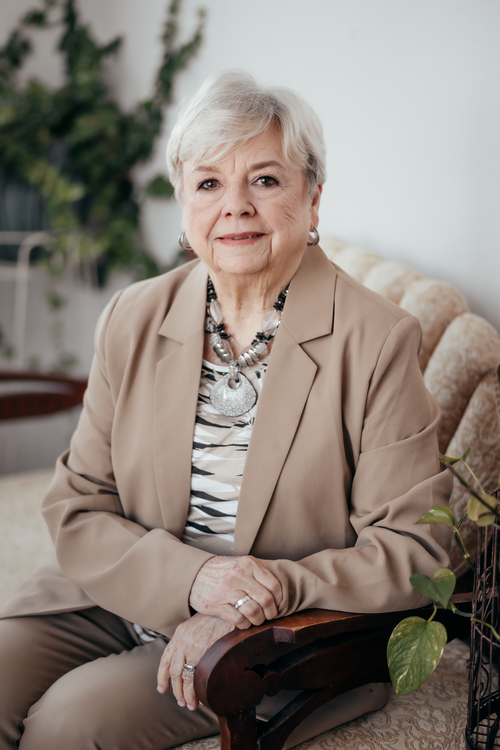 Elizabeth Howell 
